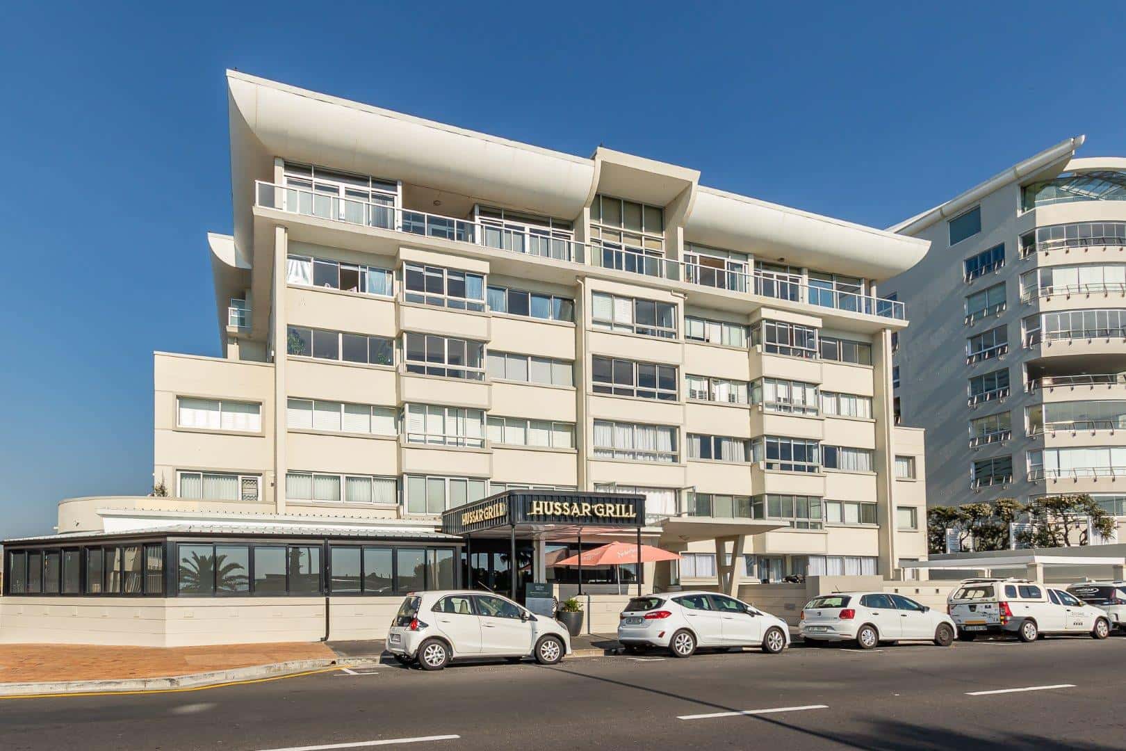 Enjoy coastal living in this stylish 1-bedroom, 1-bathroom apartment perfectly located on Beach Road in Mouille Point.